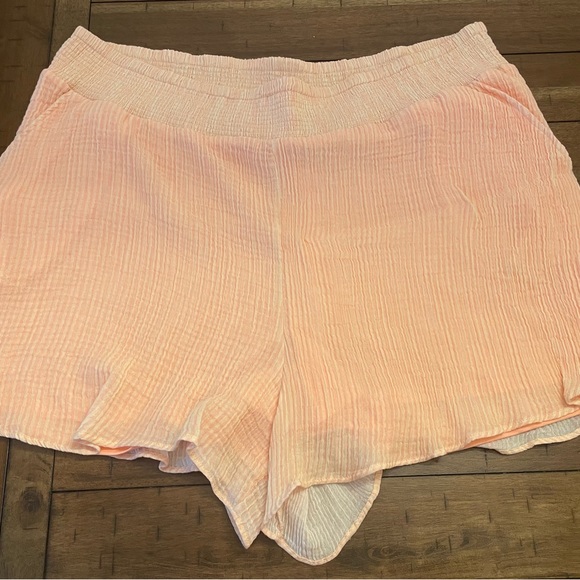 5 Inch Textured Gauze High-Rise Short - Picture 6 of 7